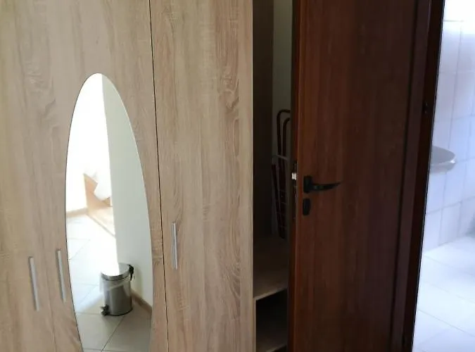 Alfa With Parking Maison d'hôtes 3*