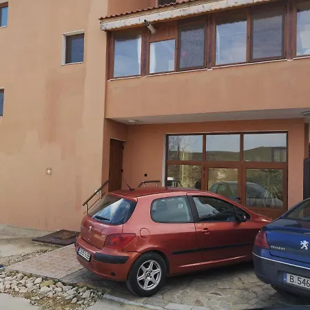 Къща за гости Alfa With Free Parking For Cars 3*