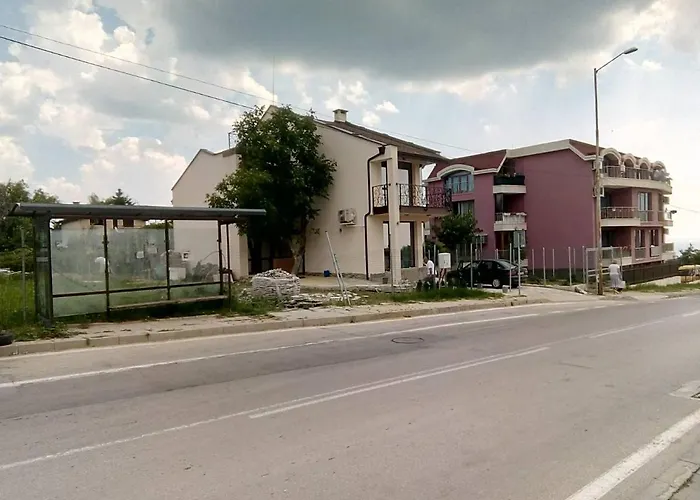 Alfa With Parking بيت ضيافة