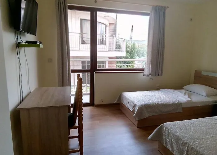 Alfa With Parking 3* فارنا